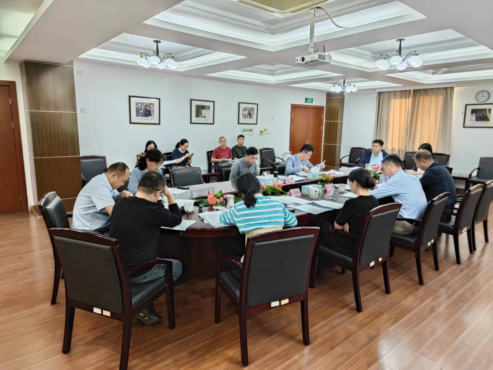 主任办公会.jpg